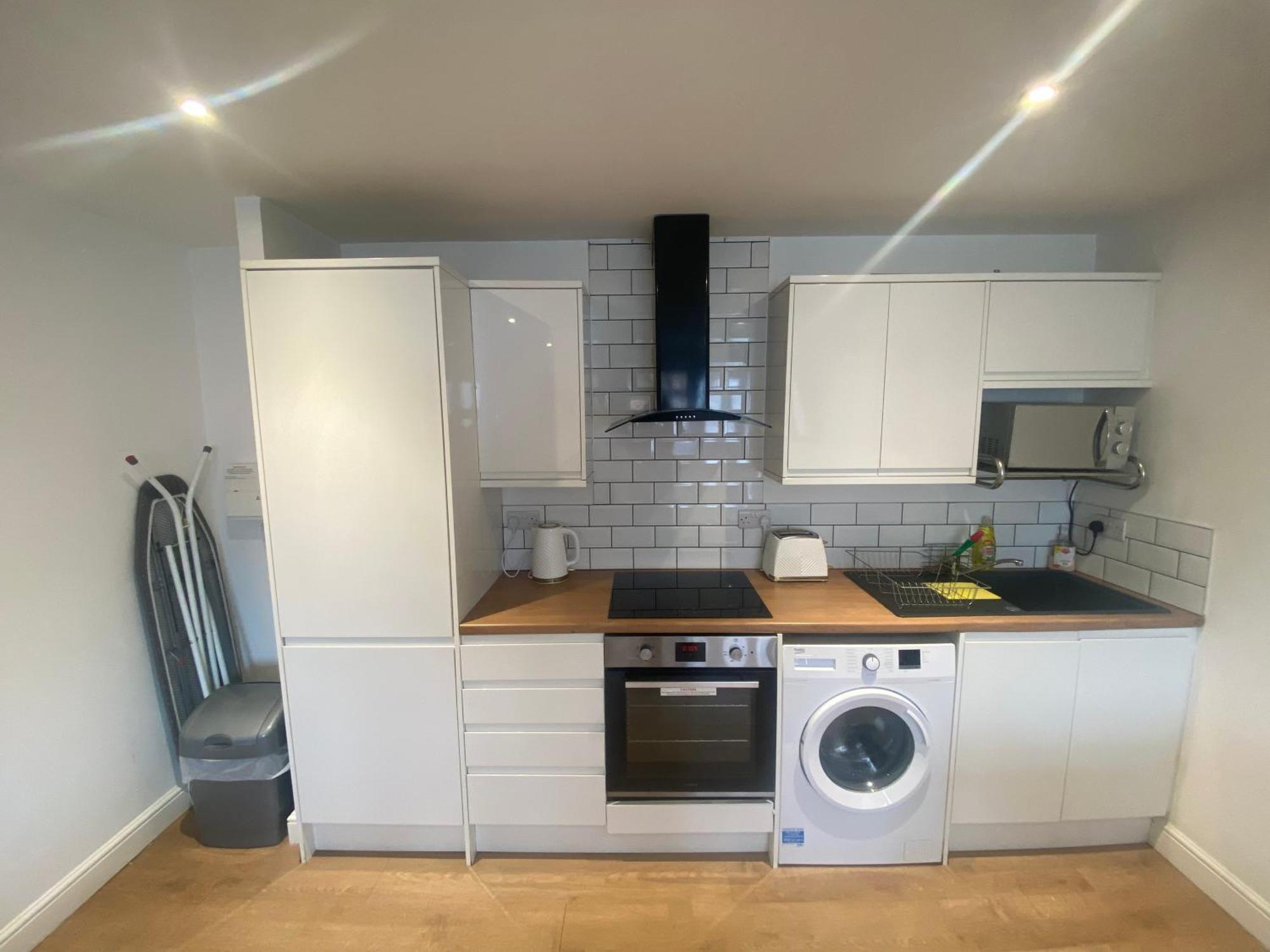 1 Bed - Free Street Parking Leicester